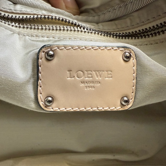 LOEWE Lola Luxury Elegant Pale Pink Quality Leather Bag $3k Bag - Picture 16 of 16
